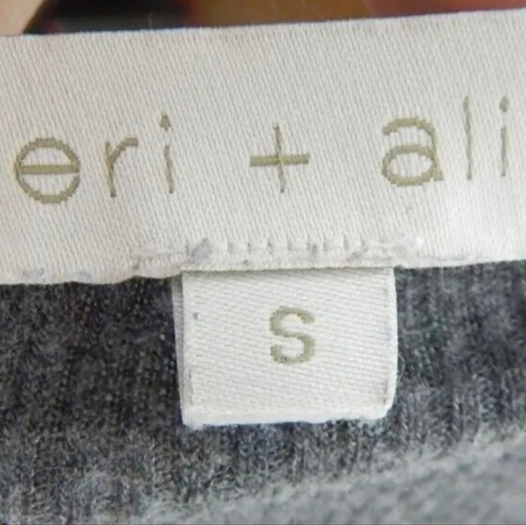 Eri + Ali Ranier Wrap Top Ribbed - Picture 3 of 4